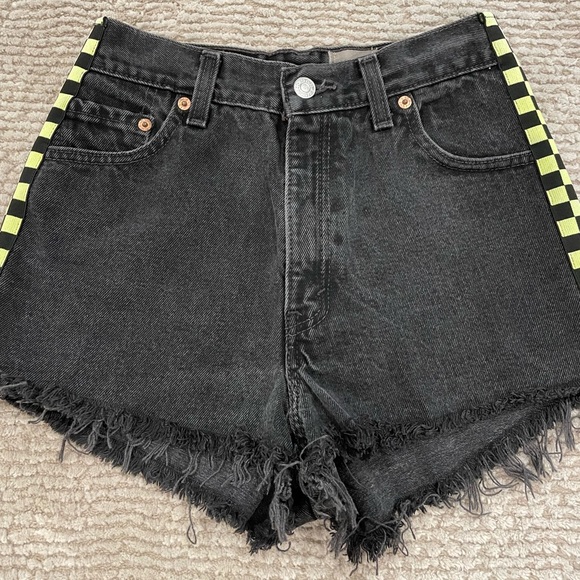 Levi’s 501 High-Rise Denim Shorts - Picture 2 of 11